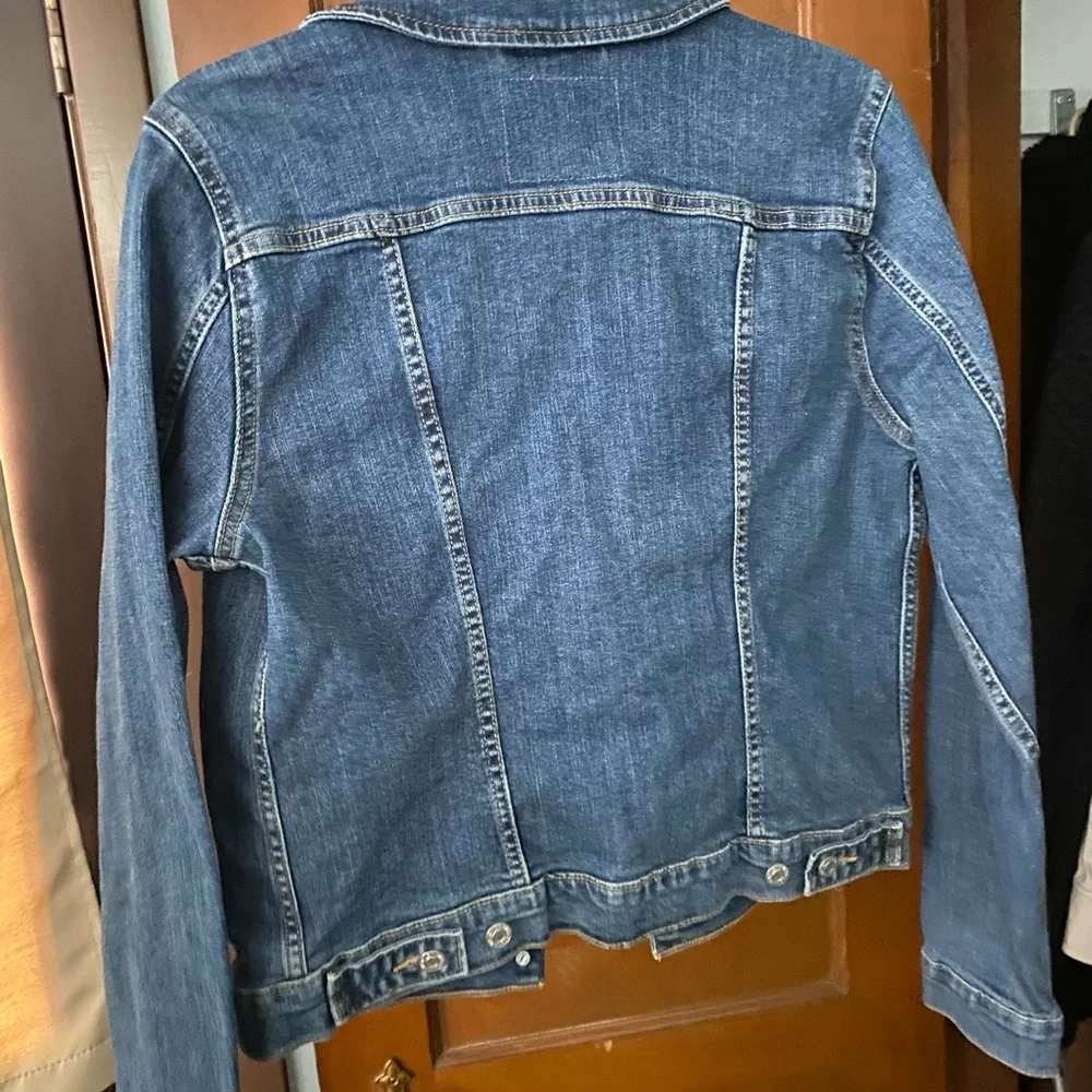 Levi's Strauss & Co - Picture 2 of 4